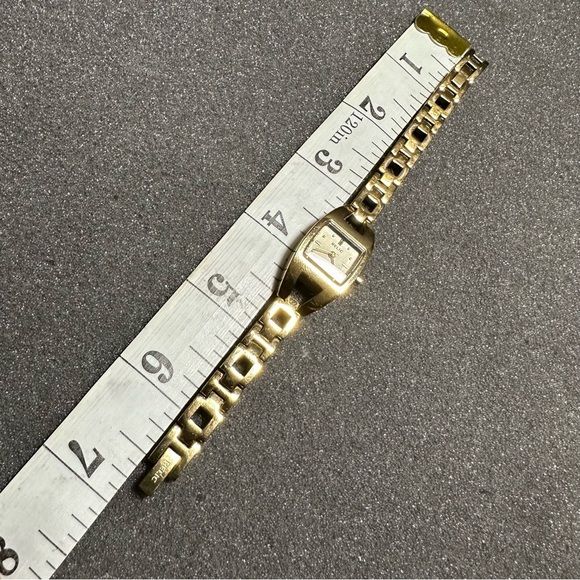 Relic Ladies Watch Gold Tone Squared Quartz Working With New Battery - Picture 6 of 7